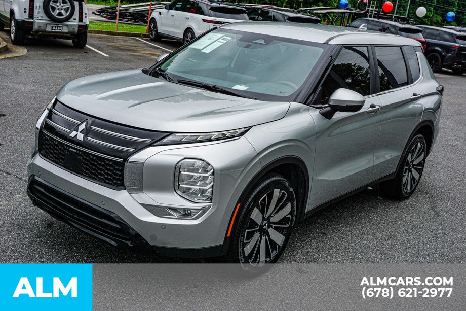 Used 2025 Silver Mitsubishi SE image 15