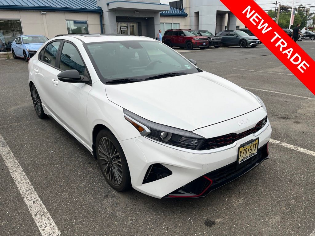 Snow White Pearl 2023 Kia Forte Sedan Front-Wheel Drive Continuously Variable Transmission