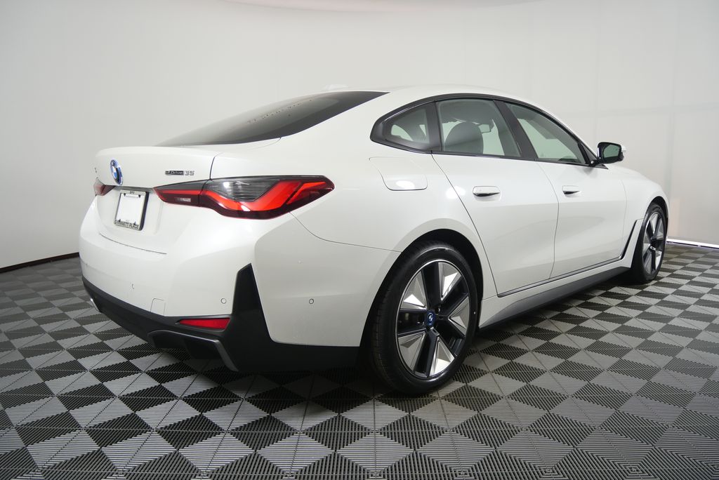 Thumbnail: 2023 BMW i4 - 3