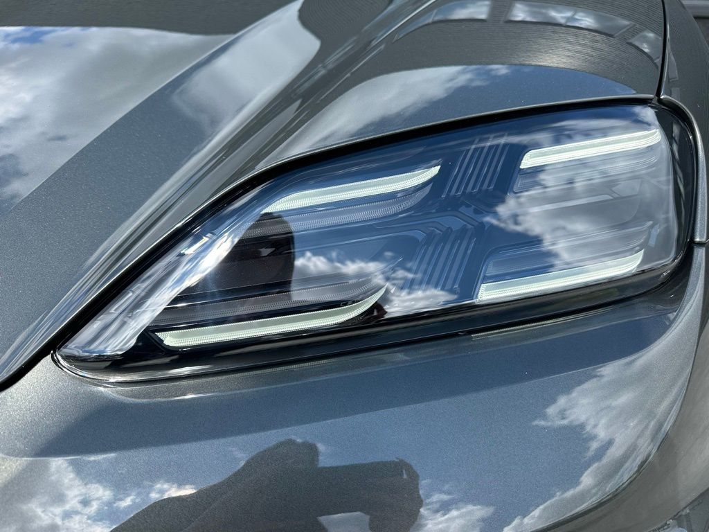 Thumbnail: 2026 Porsche Macan - 13