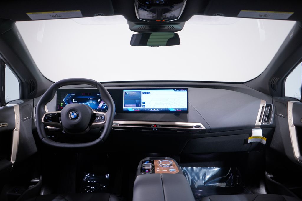 Thumbnail: 2026 BMW iX - 10