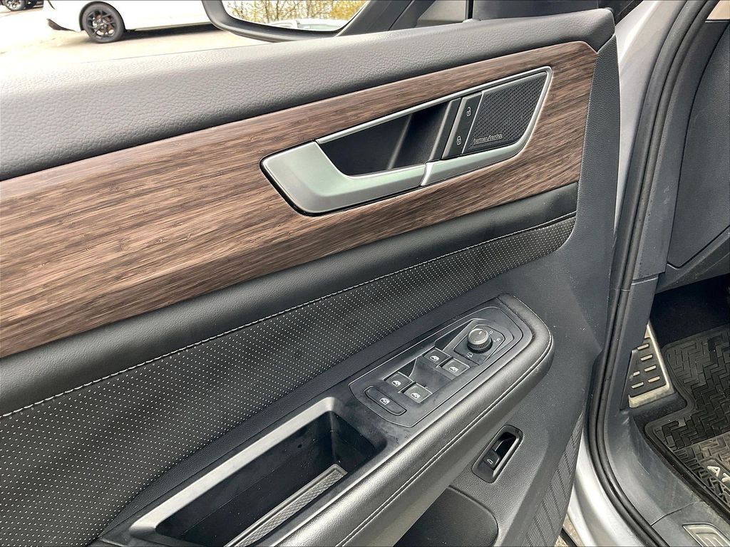 2024 Volkswagen Atlas — photo 40