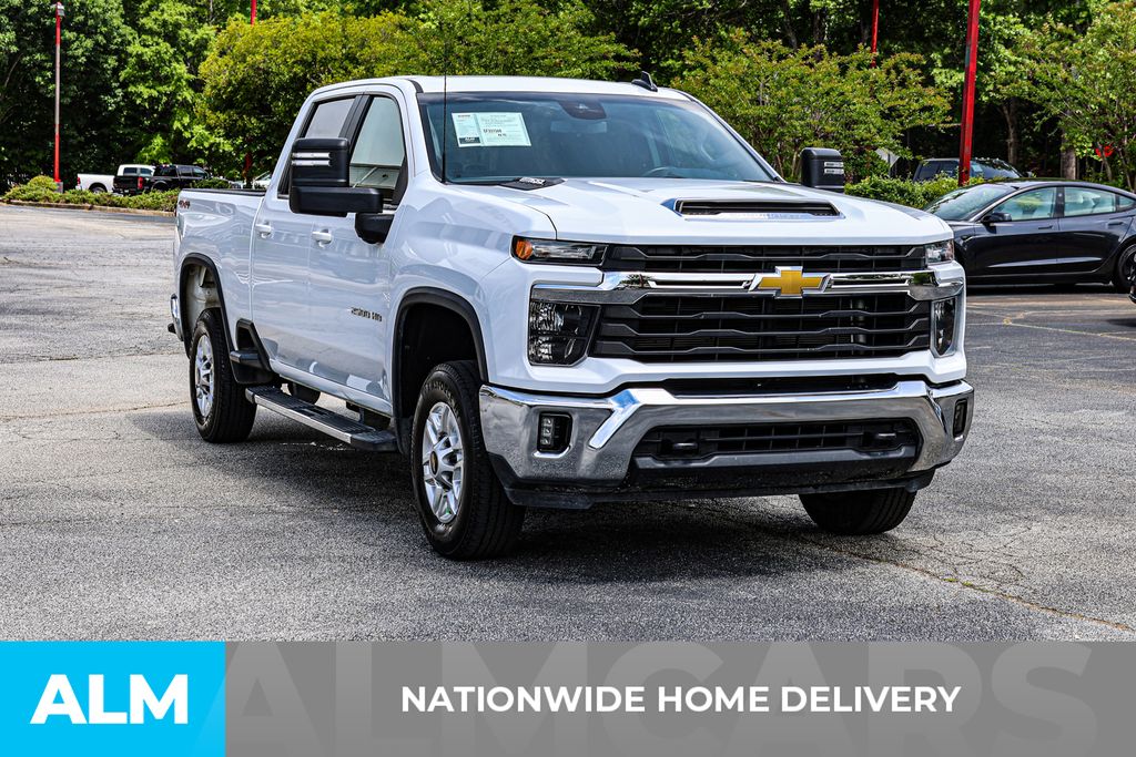 Used 2025 White Chevrolet LT image 5