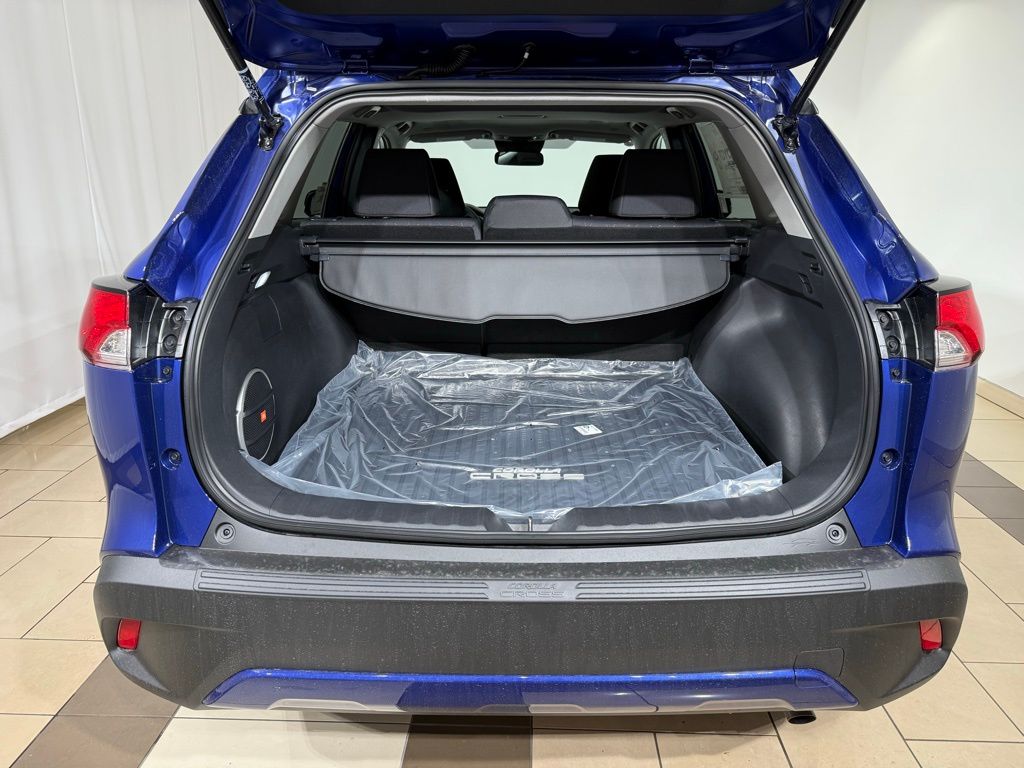 2025 Toyota Corolla Cross LE 12