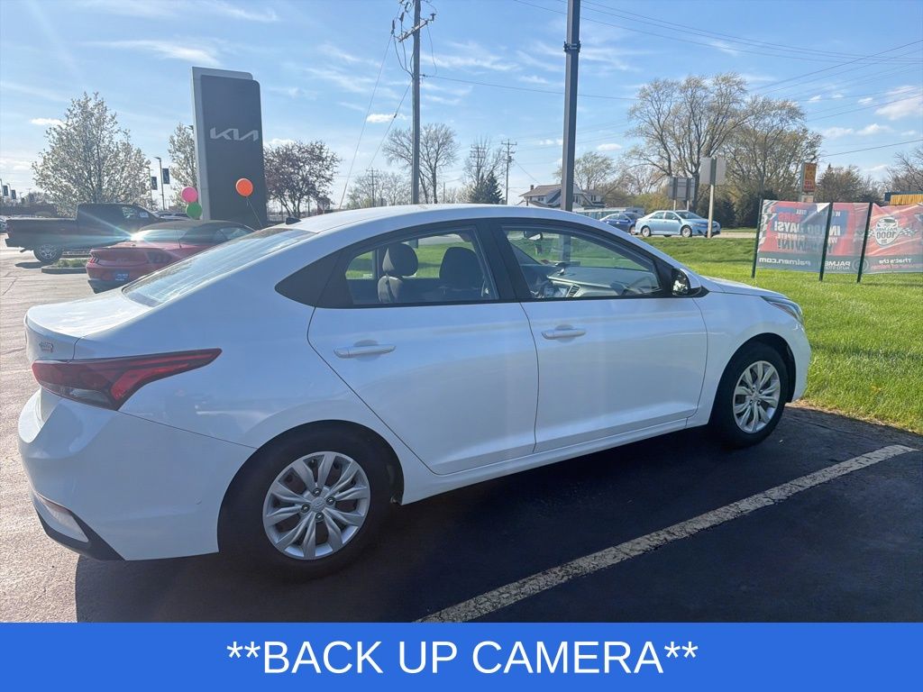 2019 Frost White Pearl Hyundai Accent SE FWD Sedan
