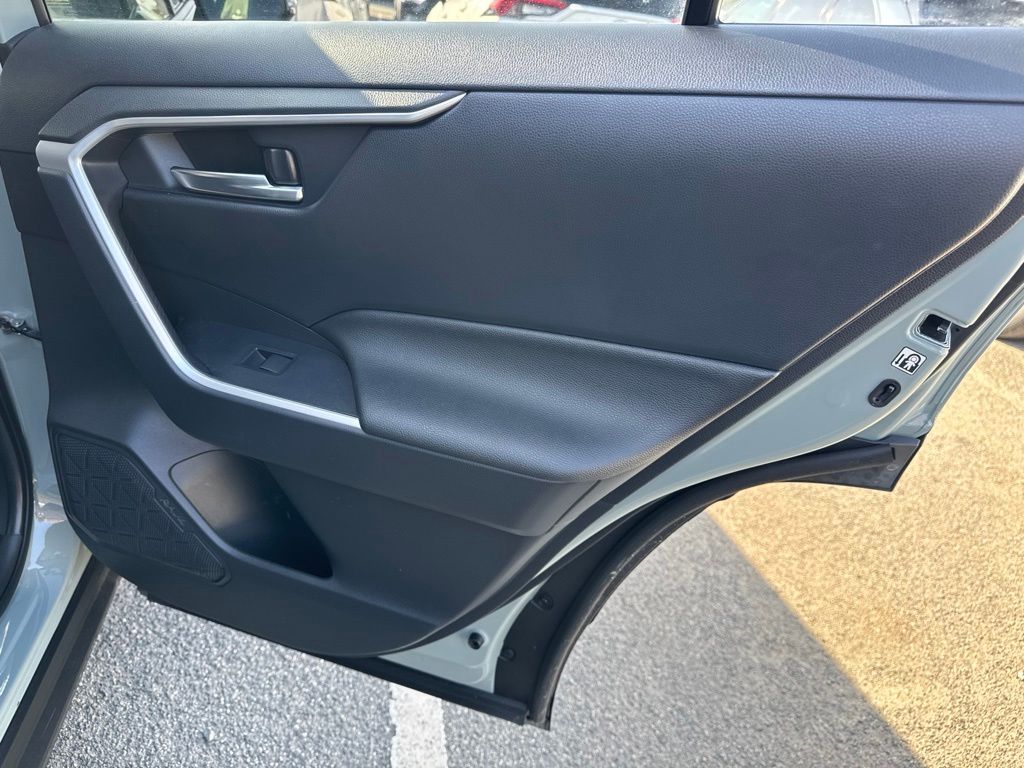 Thumbnail: 2019 Toyota RAV4 - 6