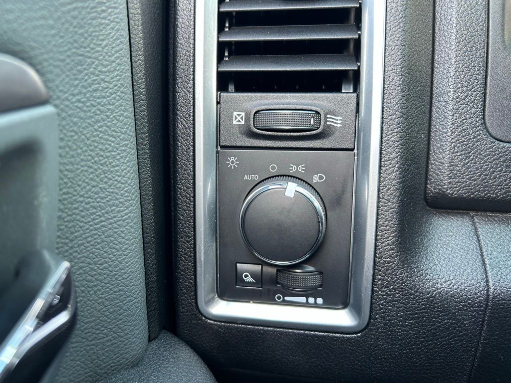 2021 RAM 1500 Classic SLT 12