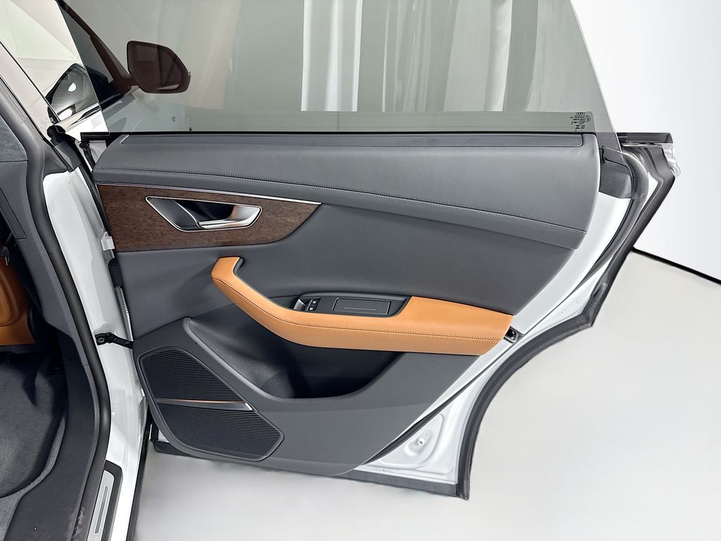 Thumbnail: 2026 Audi Q8 - 29
