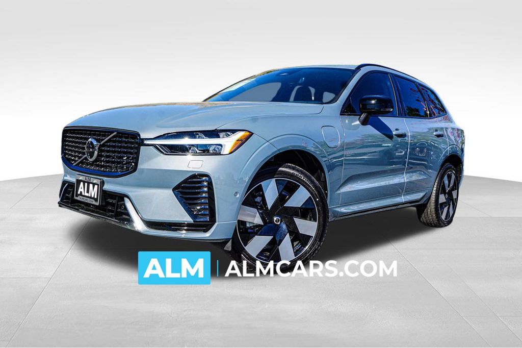 2024 Volvo XC60 Plus's photo