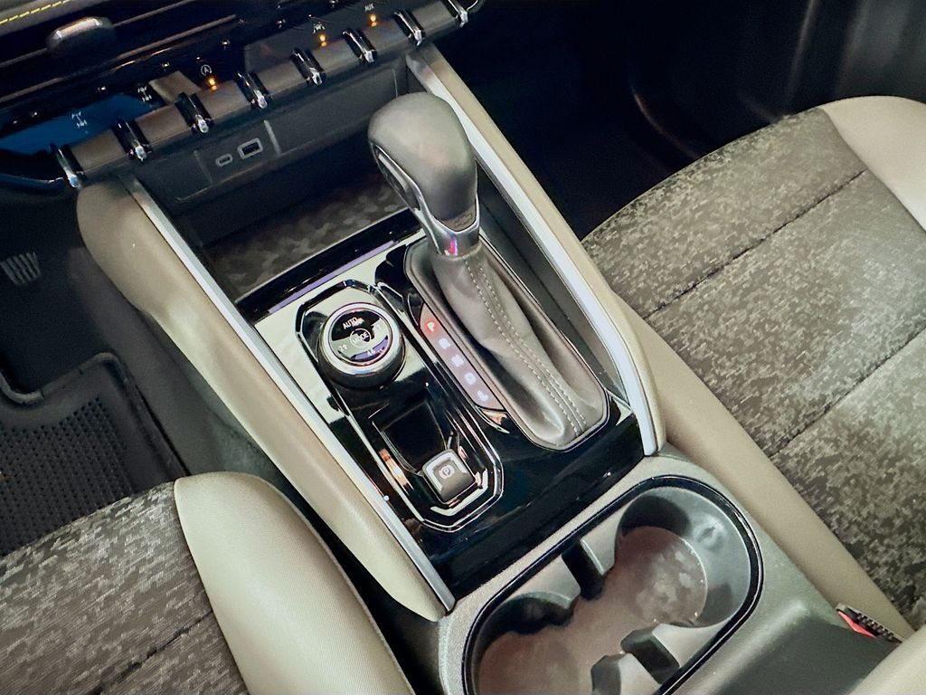 Thumbnail: 2024 Chevrolet Colorado - 17