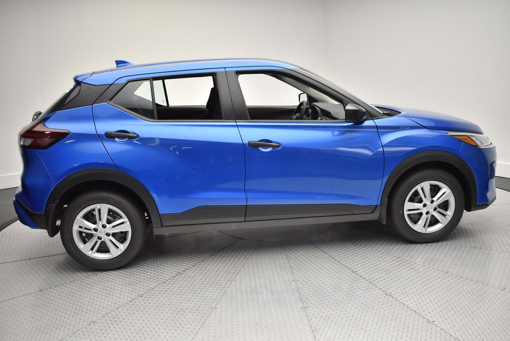 Thumbnail: 2025 Nissan Kicks - 4