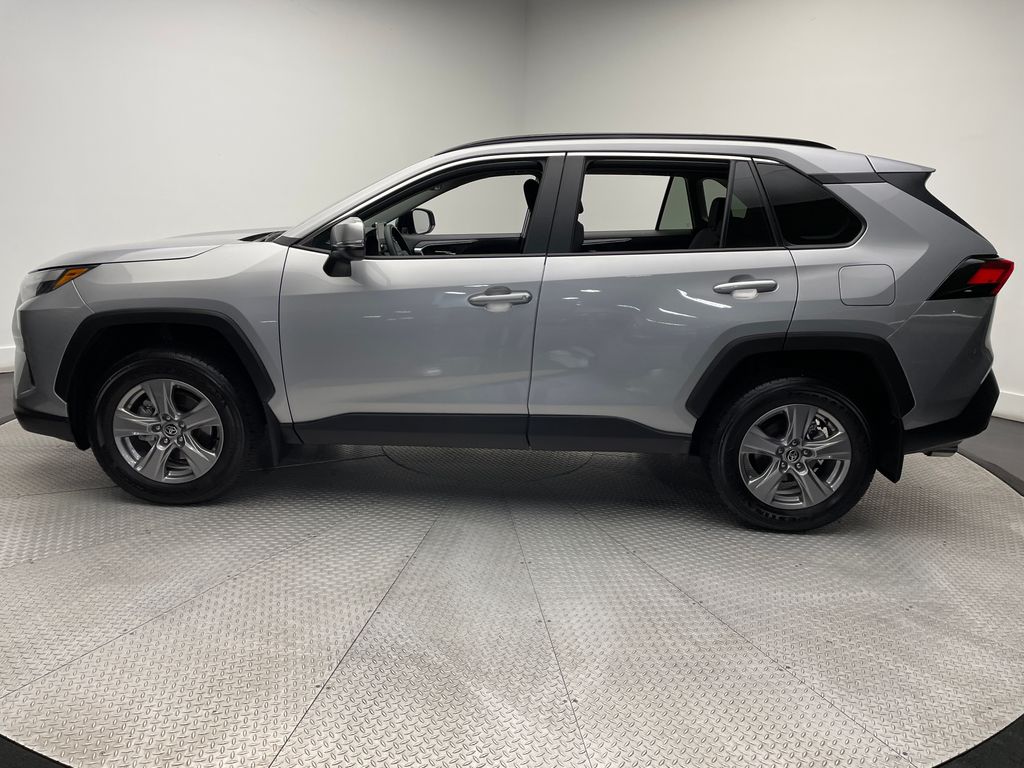 2024 Toyota RAV4 XLE 8