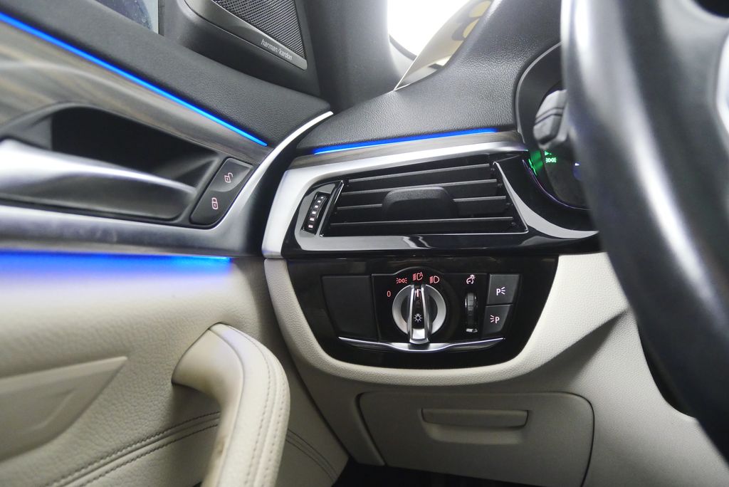 Thumbnail: 2023 BMW 5 Series - 21