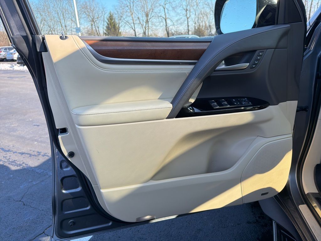 Thumbnail: 2020 Lexus LX - 21