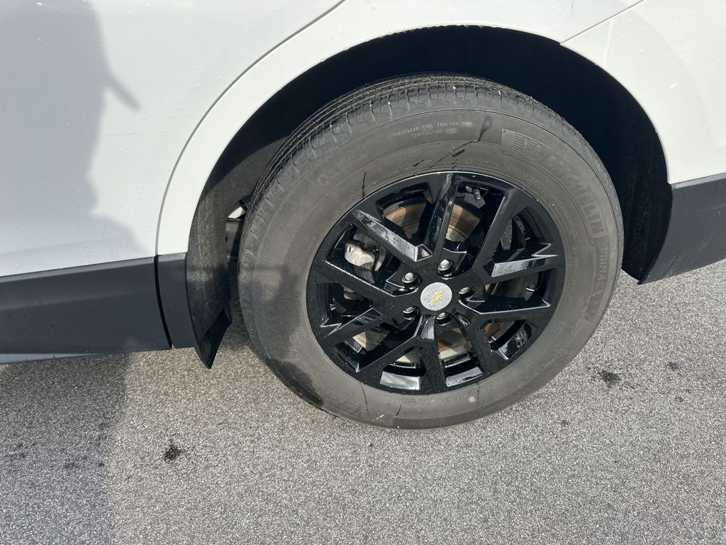 2022 Summit White Chevrolet Equinox LT FWD SUV