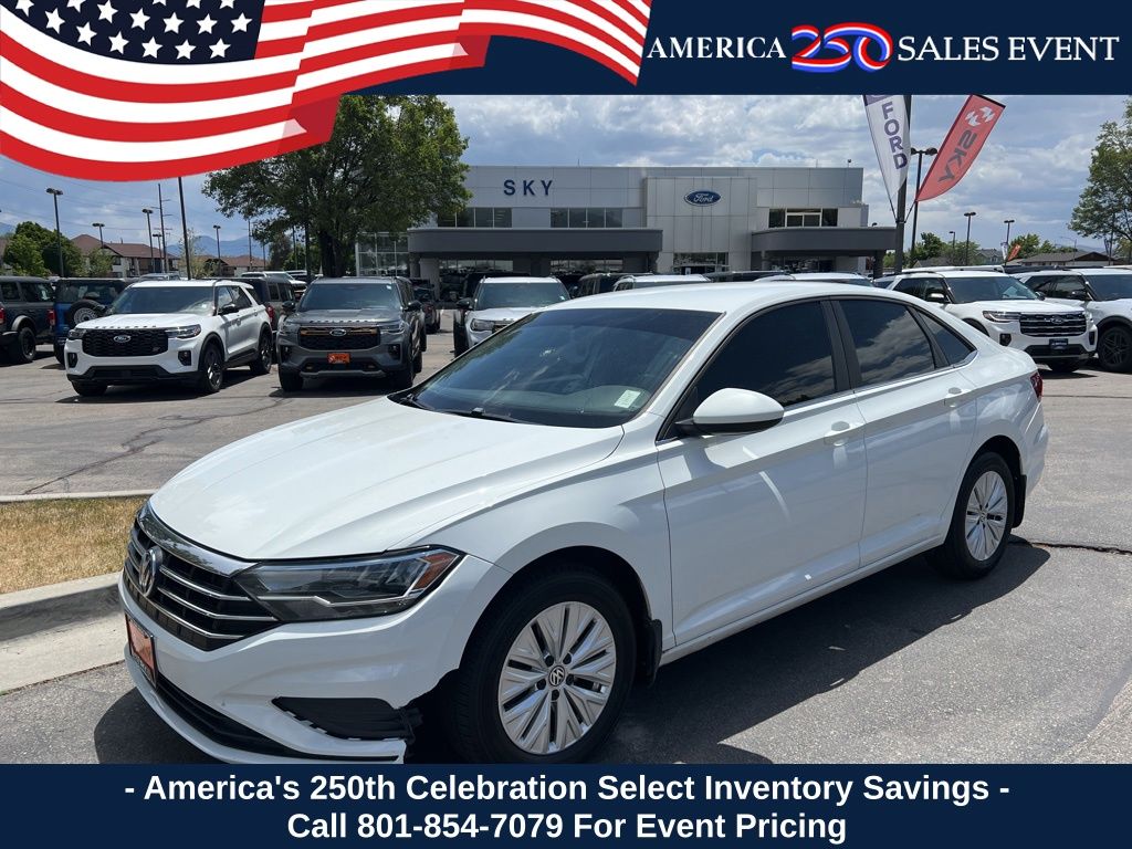 Pure White 2019 Volkswagen Jetta Sedan Front-Wheel Drive 6-Speed Manual