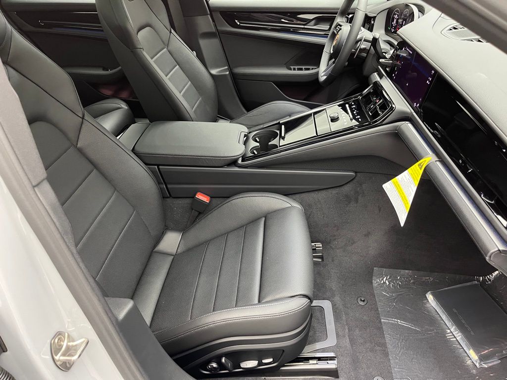 Thumbnail: 2025 Porsche Panamera - 27