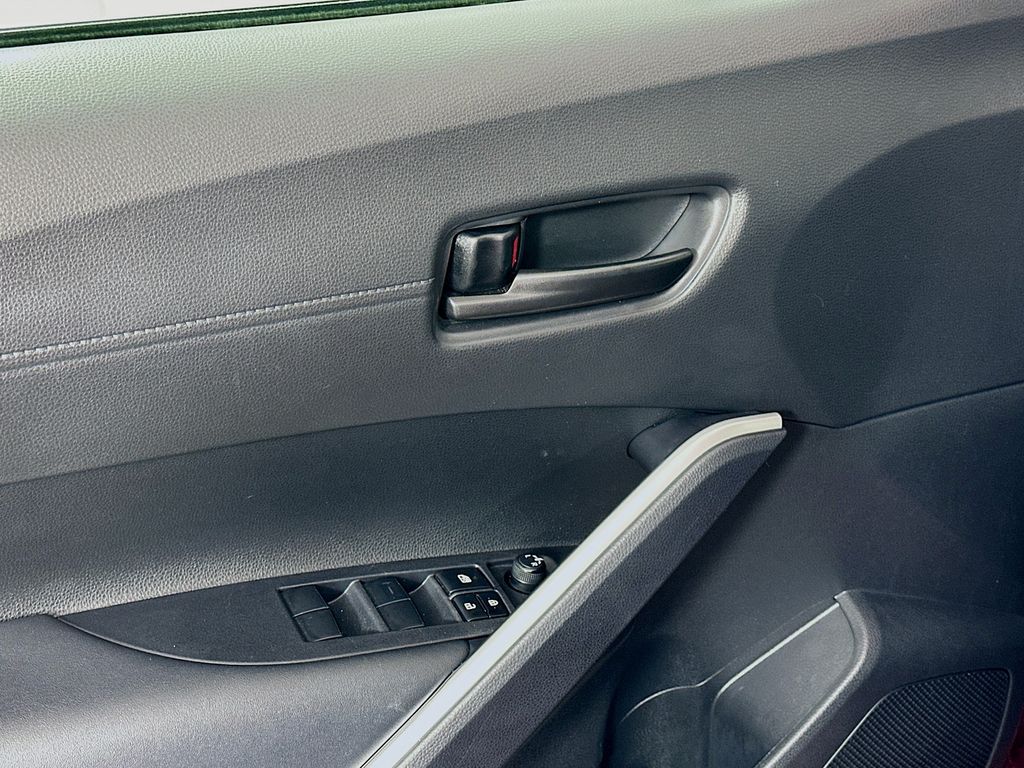 2023 Toyota Corolla Cross SE 17