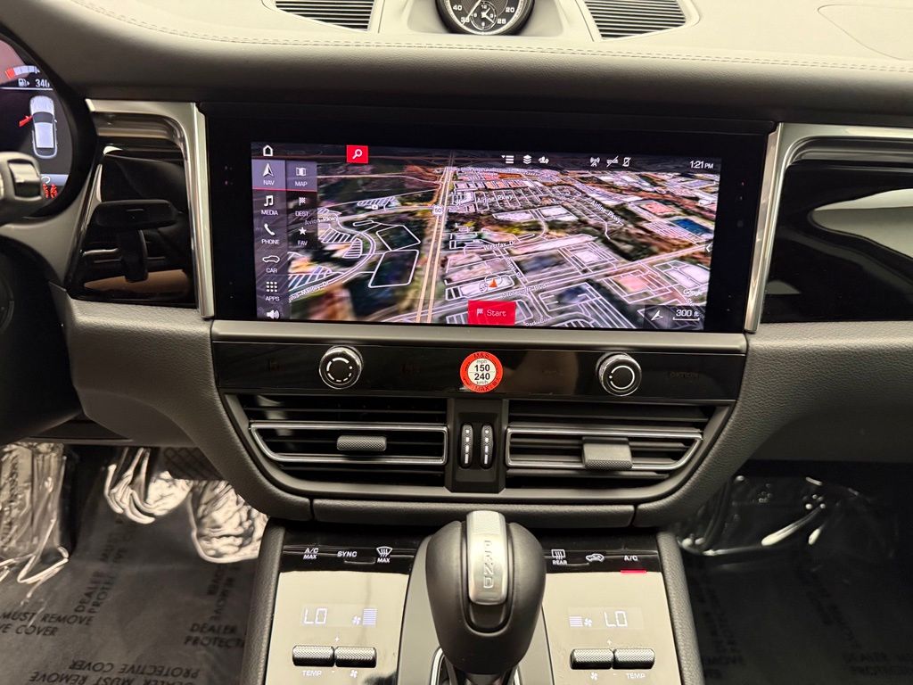 Thumbnail: 2026 Porsche Macan - 17