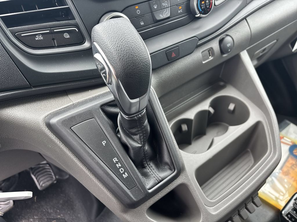 New 2025 Oxford White Ford Cutaway image 21