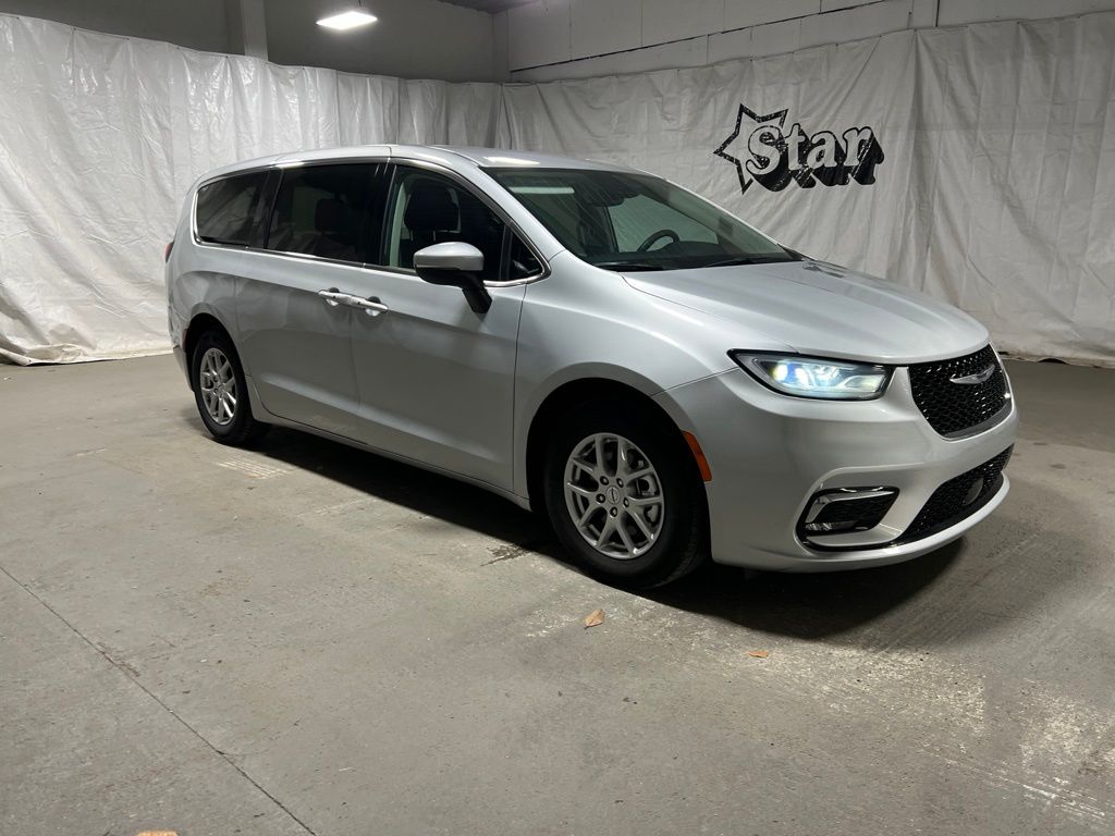 2023 Chrysler Pacifica Touring L FWD
