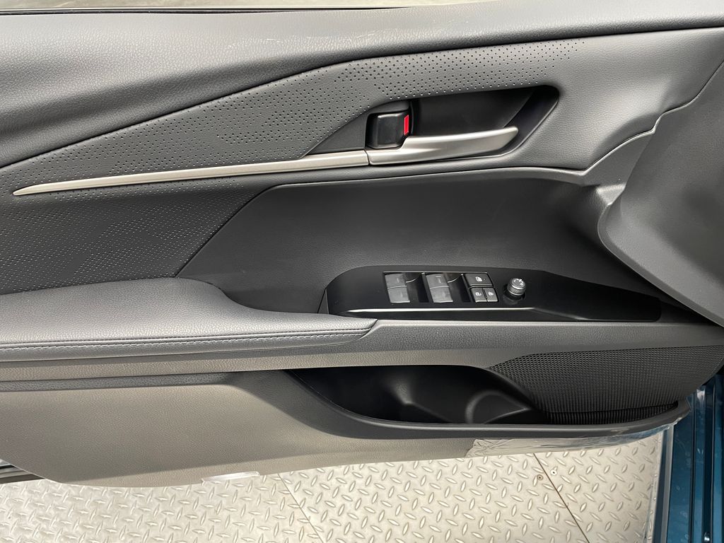 Thumbnail: 2025 Toyota Camry - 9