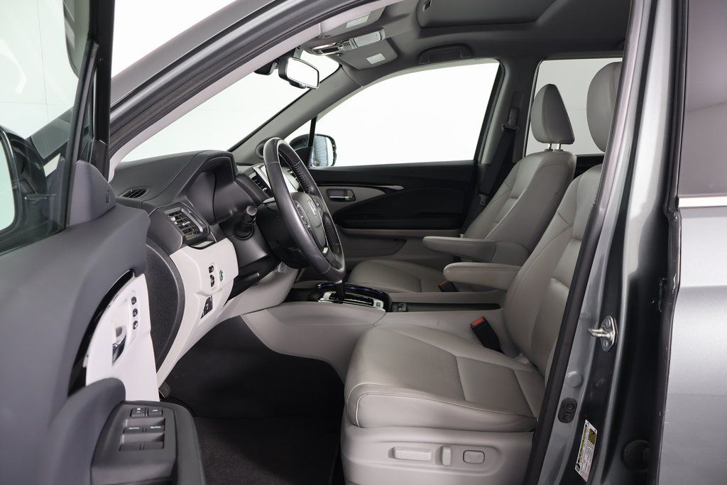 Thumbnail: 2017 Honda Ridgeline - 10