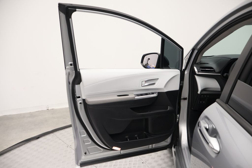 Thumbnail: 2025 Toyota Sienna - 16