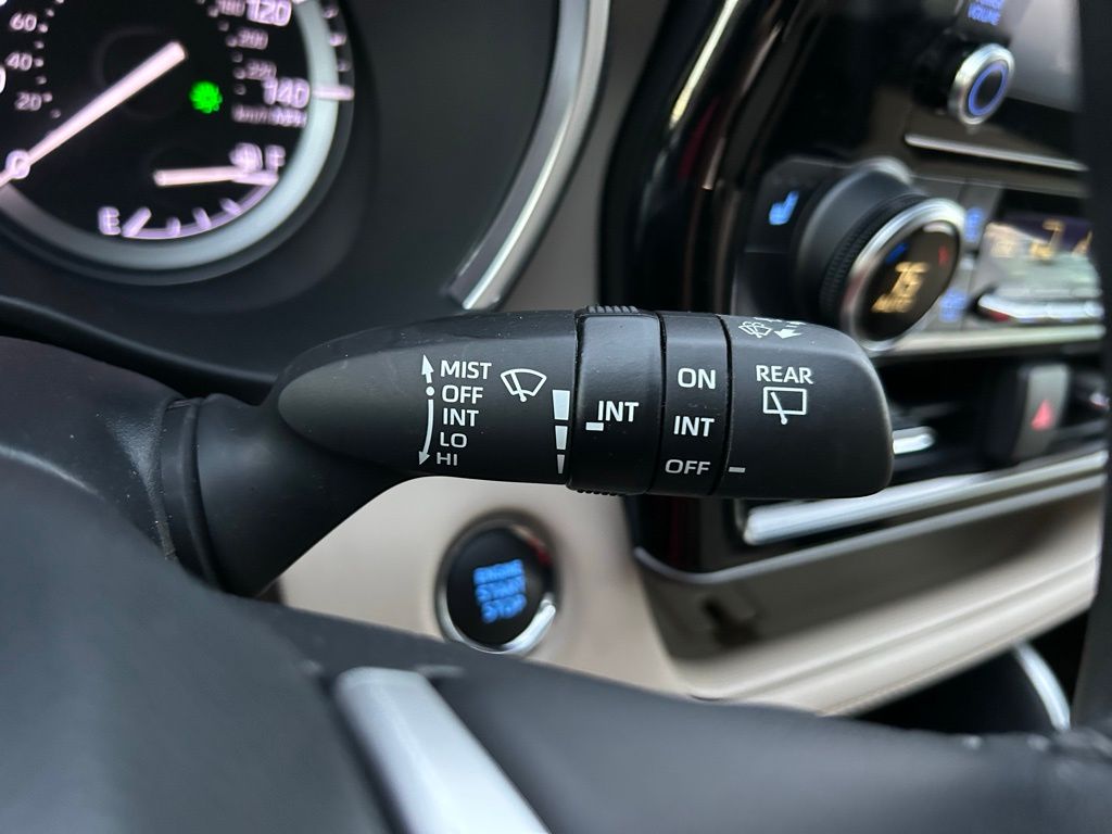 Thumbnail: 2022 Toyota Highlander - 22