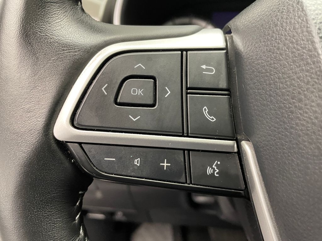 Thumbnail: 2023 Toyota Highlander - 32