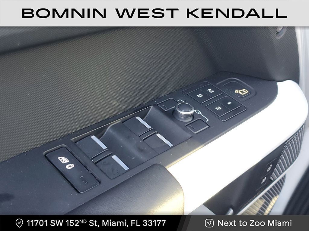 2022 Land Rover Defender 110 X-Dynamic HSE photo