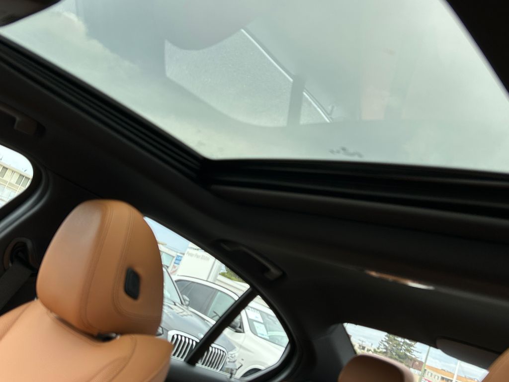 Thumbnail: 2024 BMW 3 Series - 16