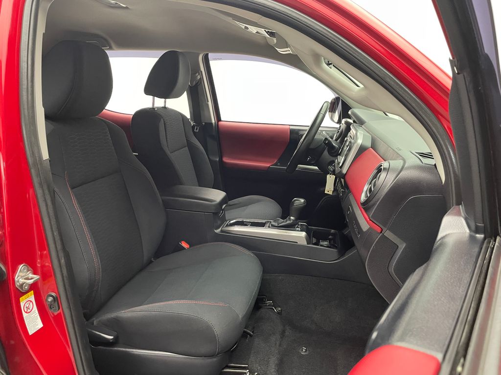 Thumbnail: 2019 Toyota Tacoma - 17