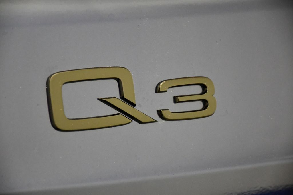 Thumbnail: 2025 Audi Q3 - 9