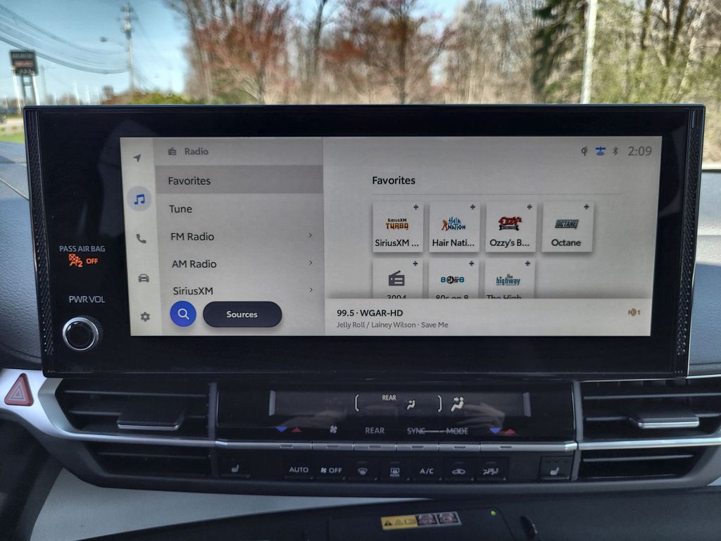 2025 Toyota Sienna XLE 16