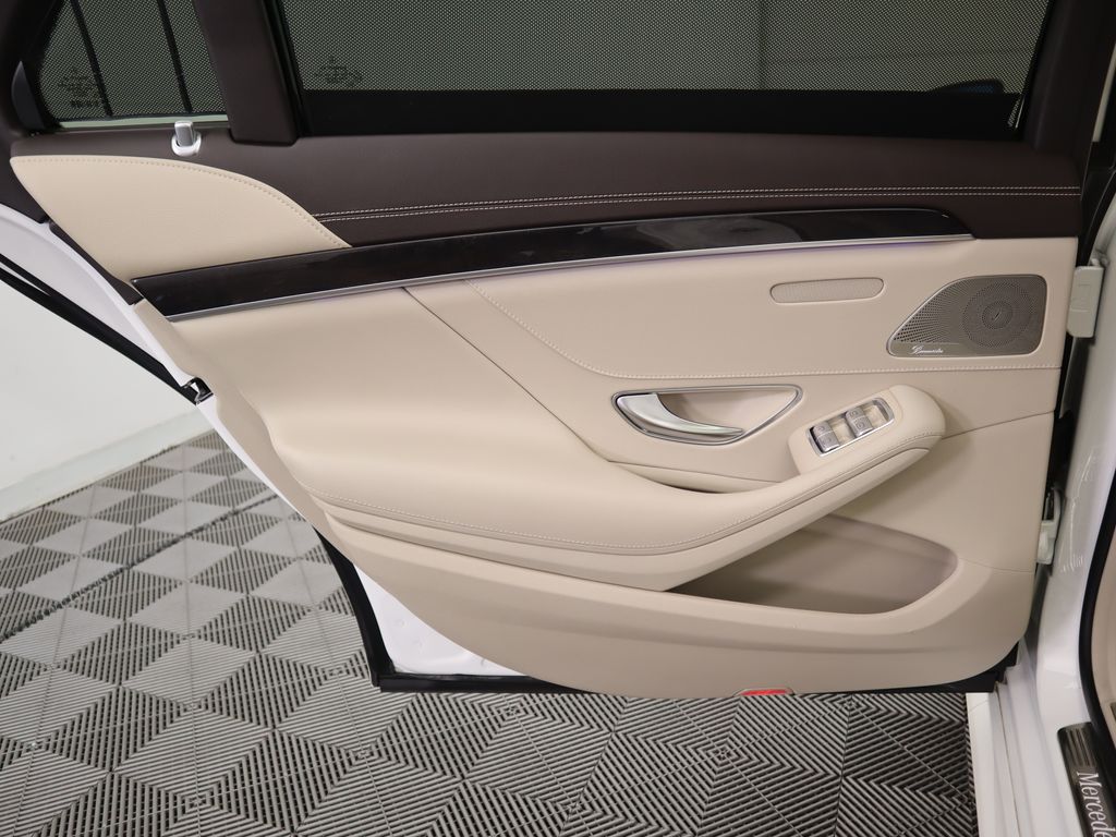 Thumbnail: 2016 Mercedes-Benz S-Class - 27