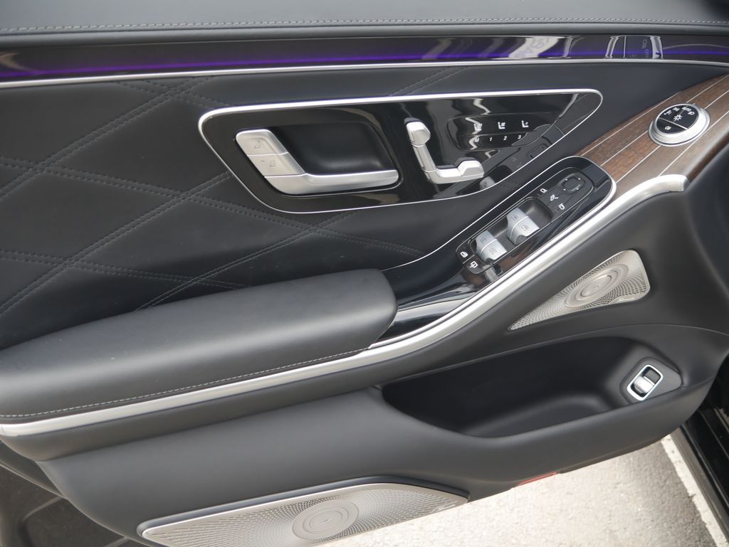 Thumbnail: 2023 Mercedes-Benz S-Class - 16