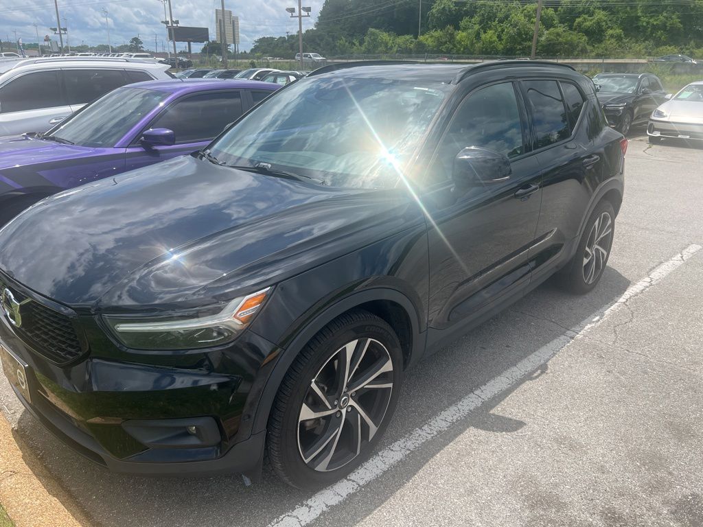 2019 Volvo XC40 T5 R-Design AWD's photo
