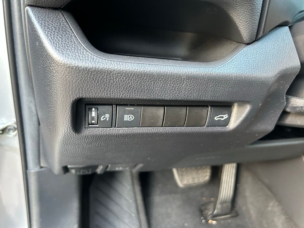2021 Toyota RAV4 XLE Premium 17