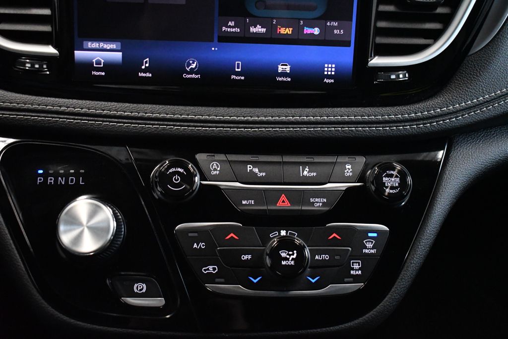 Used 2026 Black Chrysler Select image 39