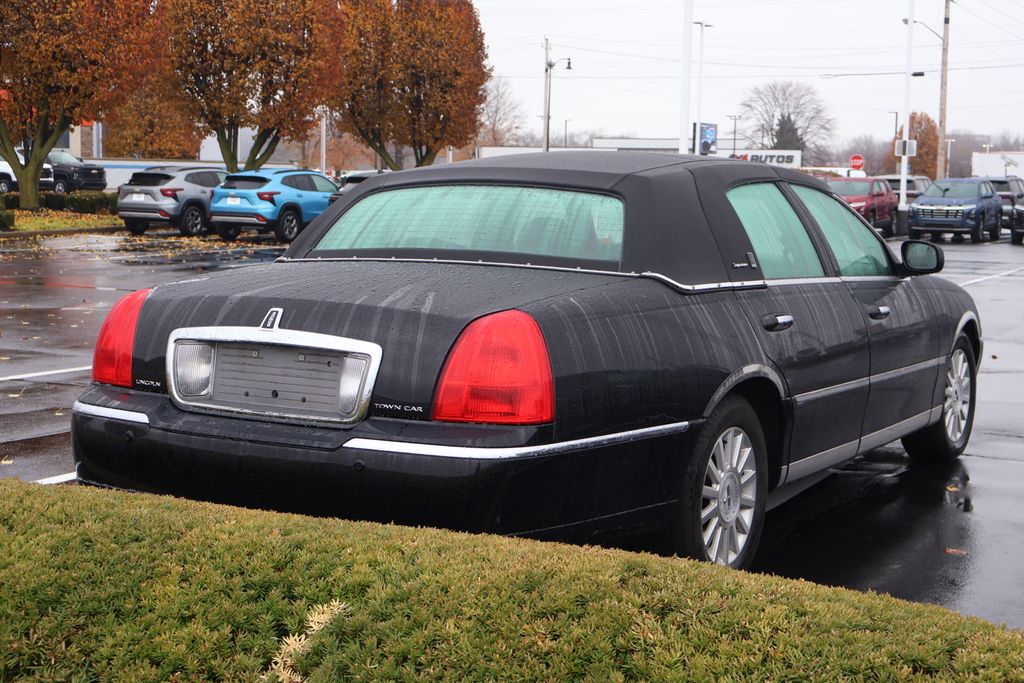 Thumbnail: 2004 Lincoln Town Car - 8