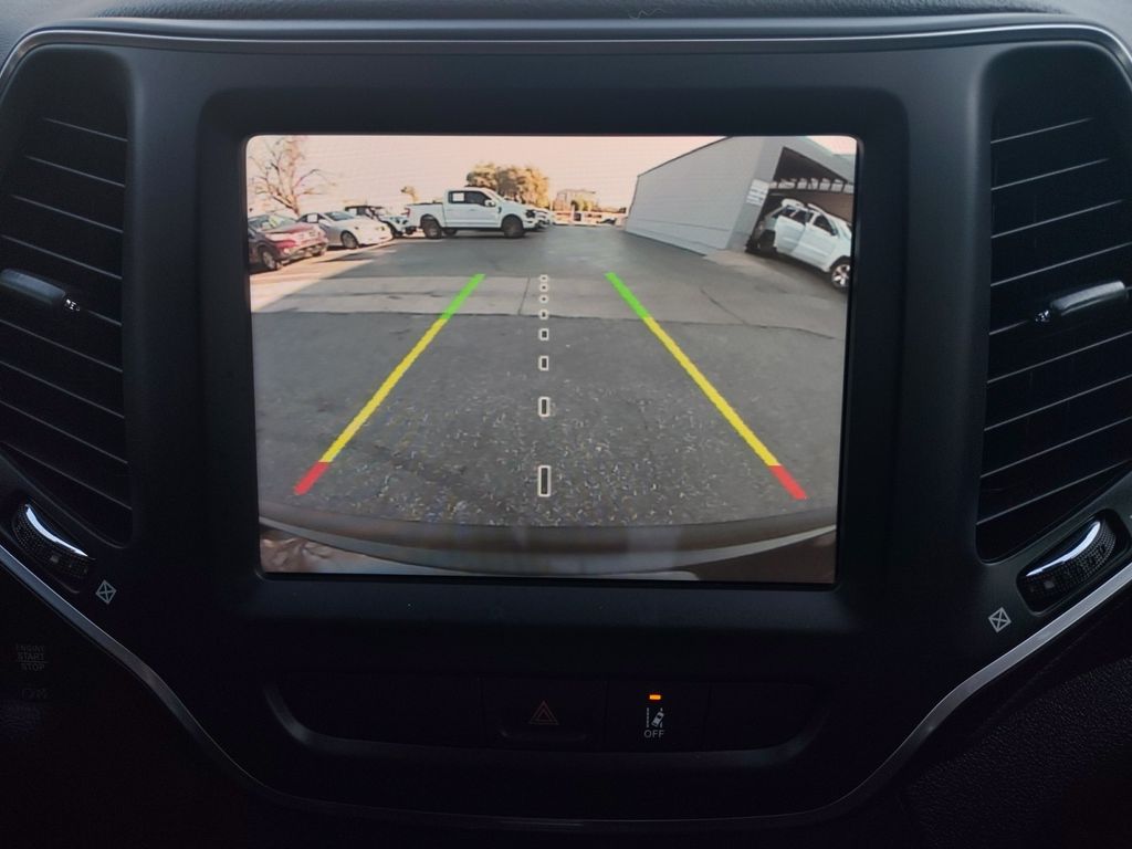 Used Car 2022 Jeep Cherokee  Latitude Lux For Sale Under $25,000 In Austin, Texas