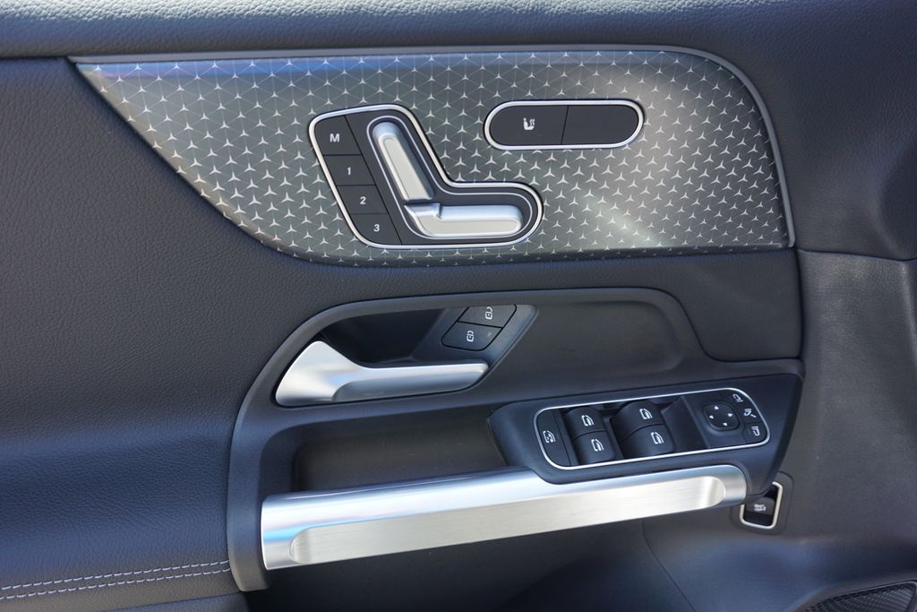 2025 Mercedes-Benz GLB 250 19