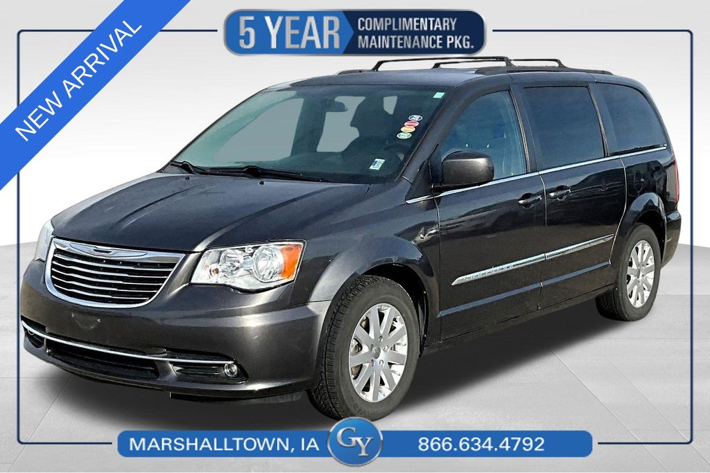 2016 Chrysler Town & Country Touring FWD