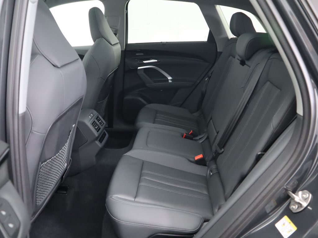 Thumbnail: 2025 Audi Q5 - 24