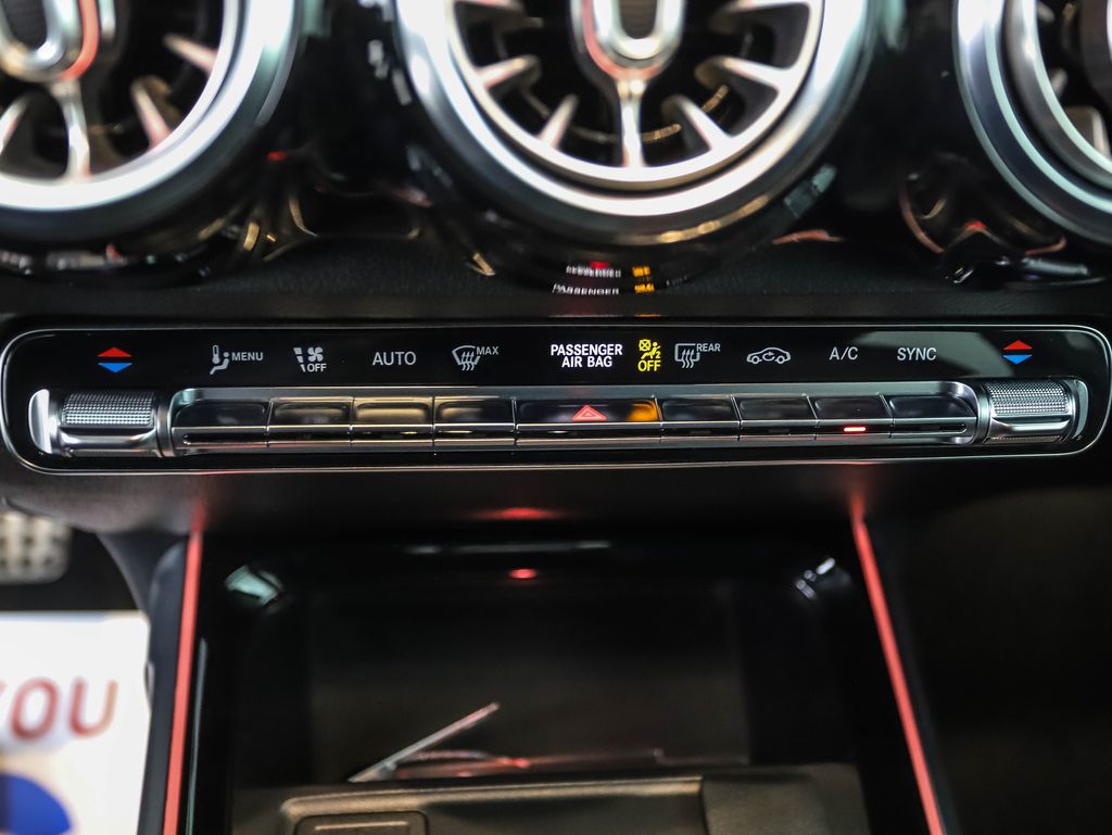 Thumbnail: 2021 Mercedes-Benz GLB - 18