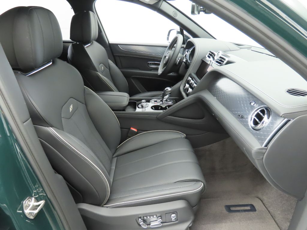 Thumbnail: 2025 Bentley Bentayga - 20