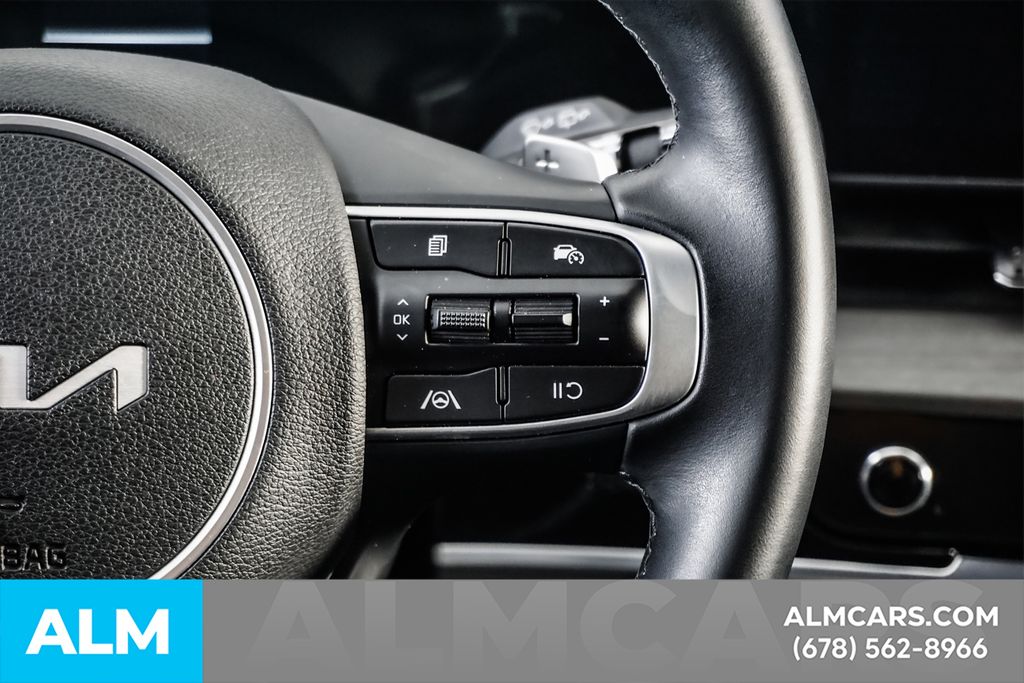 Used 2025 Black Kia X-Line image 29