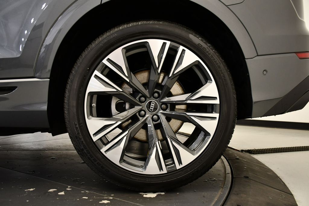 Thumbnail: 2026 Audi Q8 - 15