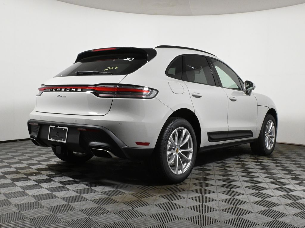 Thumbnail: 2025 Porsche Macan - 7